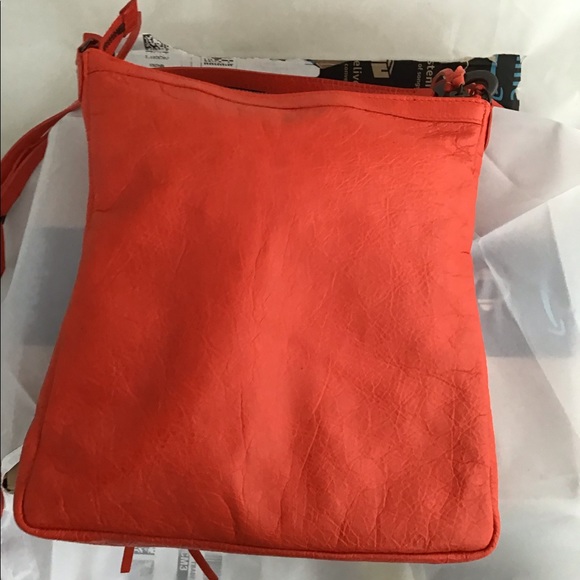 Balenciaga Classic Flat Crossbody in Red - Picture 5 of 6